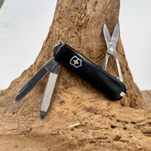 Swiss Army Knife Victorinox 58mm Classic SD Black EDC Toothpick & Tweezers (47)