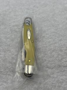 Camillus USA Vintage 2 Blade Yello Jaket Muskrat Pattern # 714 Pocket Knife (#21)