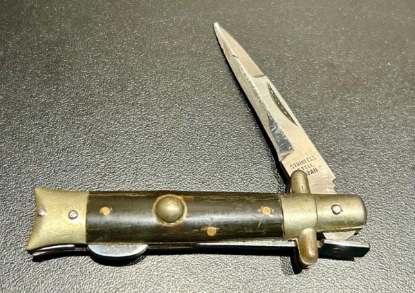 Vintage Valor “False Button” Mini Manual Lockback Stiletto