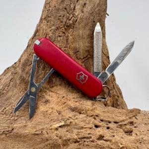Swiss Army Knife Victorinox 58mm Folding Pocket Knife Classic SD Red (37)