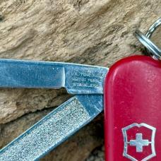 Swiss Army Knife Victorinox 58mm Folding Pocket Knife Classic SD Red (37)