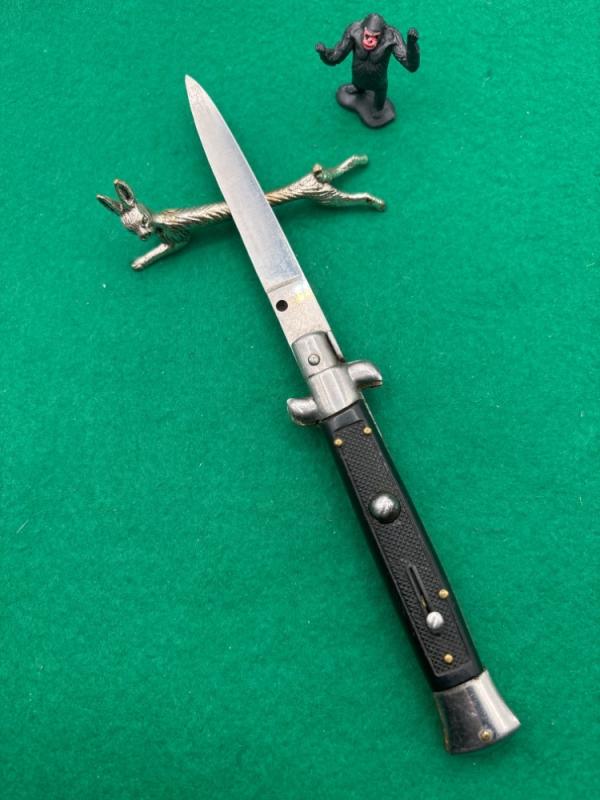 Vintage Unstamped Italian Stiletto with Checkered Plastic Scales