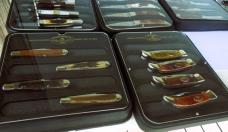 27 MINT KABAR CLUB KNIVES PLUS 6 WALL MOUNTS PRE OWNED GREAT CONDITION 1981-1999