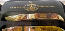 27 MINT KABAR CLUB KNIVES PLUS 6 WALL MOUNTS PRE OWNED GREAT CONDITION 1981-1999