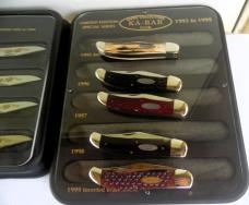 27 MINT KABAR CLUB KNIVES PLUS 6 WALL MOUNTS PRE OWNED GREAT CONDITION 1981-1999