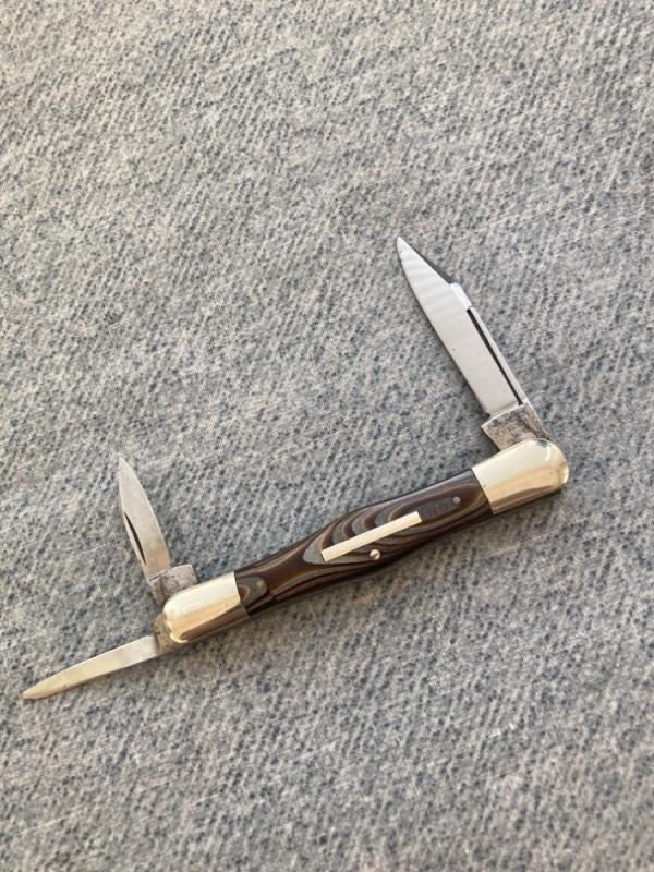 Antique ULSTER KNIFE CO., Swell-Center with Bar Shield, Whittler Pattern Pocket Knife