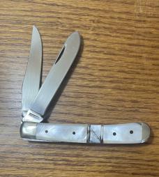WINCHESTER TRADE MARK MADE IN USA PEARL HANDLE TRAPPER POCKET KNIFE