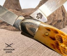 CASE XX 2001 USA 6318 SS 3 BLADE JIGGED BONE HANDLE FOLDING POCKET KNIFE (182)
