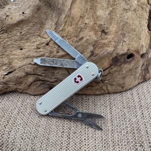 Victorinox Victorinox Classic SD Alox Swiss Army Pocket Knife 0622126 193