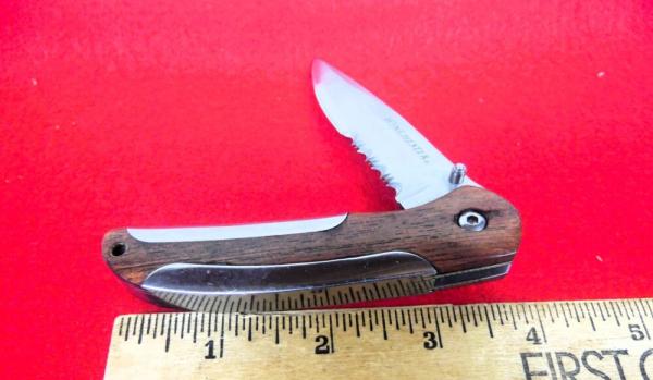 WINCHESTER 4" WOOD SCALE THUMB STUD PART SERRATED POCKET CLIP FEW YEARS OLD UNUSED