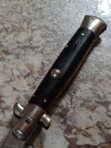 9" Vintage B.O.B.C. Dark Horn. 