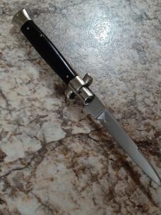 9" Vintage B.O.B.C. Dark Horn. 