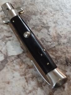 9" Vintage B.O.B.C. Dark Horn. 