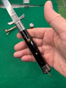 10.5” Rizzuto Estileto Milano Batwing with Swedge Blade