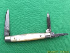 Miller Bro's Pearl Splitback Whittler with Screws