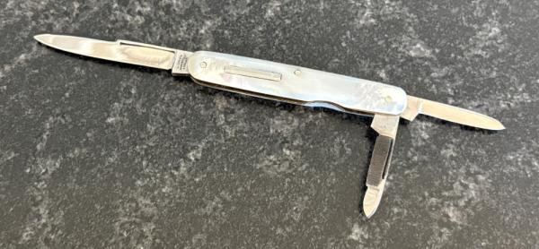 Stan Shaw Split Backspring Whittler Knife, Mother Of Pearl Scales, Sheffield England, Unused