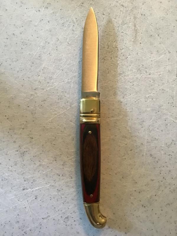 24cm, 9 3/8in, birdshead, auto, brass, handle seem to be a colorful plywood