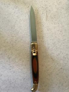 24cm, 9 3/8in, birdshead, auto, brass, handle seem to be a colorful plywood