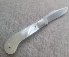Vincenzo Balistreri MOP Sadddlehorn...Rwl34..4"..Fluted....colored Mosiac pin shield ..coa and slip 