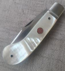 Vincenzo Balistreri MOP Sadddlehorn...Rwl34..4"..Fluted....colored Mosiac pin shield ..coa and slip 