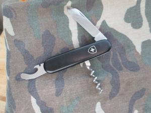 Victorinox Swiss Army ADV: GEZE Bartenders Knife Old Shield Crossbow Black