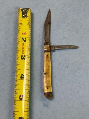 Vintage Camillus USA 2-Blade Pocket Knife – Bone/Bakelite Scales – Project or Parts
