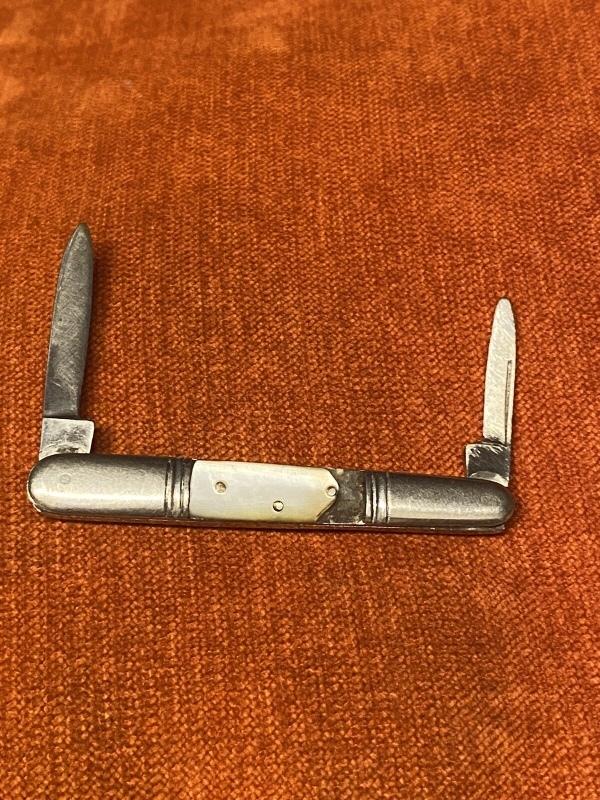 Vintage Dixon Cutlery 2 5/8” Double Blade Pen Knife Vintage Dixon Cutlery 2 5/8” Double Blade Pen Knife