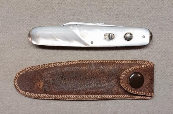 Early Schrade Cut Co with Genuine Mother of Pearl Early Schrade Cut Co with Genuine Mother of Pearl