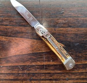 Hubertus Clip Point Leverlock Auto Stag