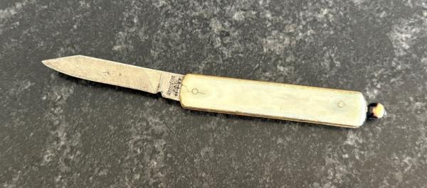 Remington Pull Ball Switchblade Knife, Cream Color Scale, Used Remington Pull Ball Switchblade Knife, Cream Color Scale, Used