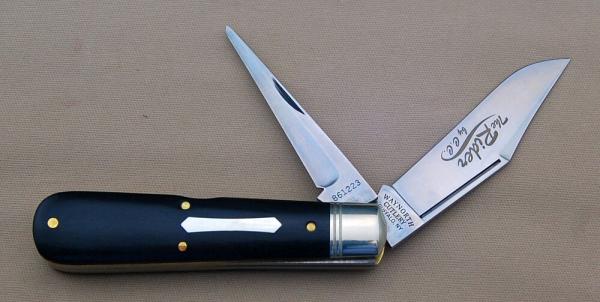 Ivoryman's GEC Waynorth Bull Hide Carver #861223, 3.875" In Near Mint Condition (FE) Ivoryman's GEC Waynorth Bull Hide Carver #861223, 3.875" In Near Mint Condition (FE)