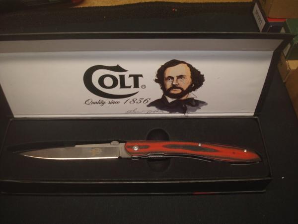 Colt Blood Stripe Micarta Void Jumper CT553 Knife New in Display Box Colt Blood Stripe Micarta Void Jumper CT553 Knife New in Display Box