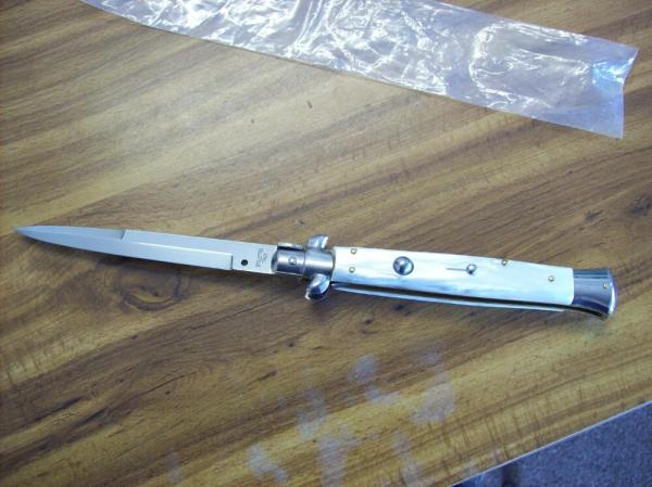 Vintage Italian 11 Incher White Pearlex W/Bayonet Blade Renzo Beltrame Swivel Bolster UNUSED! Vintage Italian 11 Incher White Pearlex W/Bayonet Blade Renzo Beltrame Swivel Bolster UNUSED!
