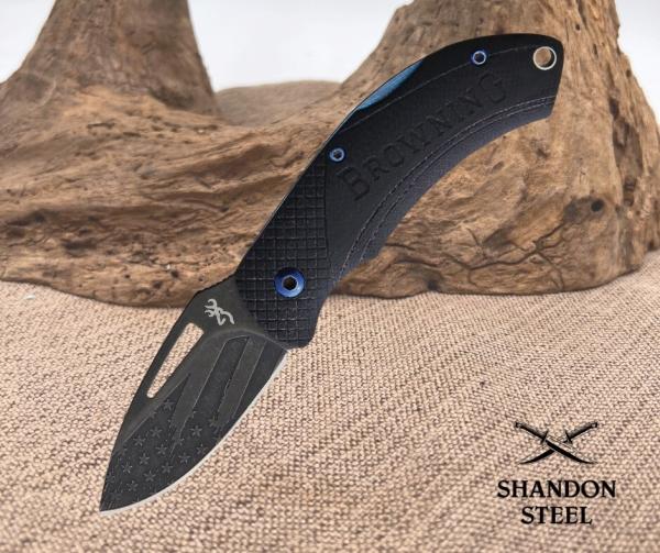 Browning Patriot Folder Flag Engraved Drop Point Linerlock Knife BR0385B New Browning Patriot Folder Flag Engraved Drop Point Linerlock Knife BR0385B New