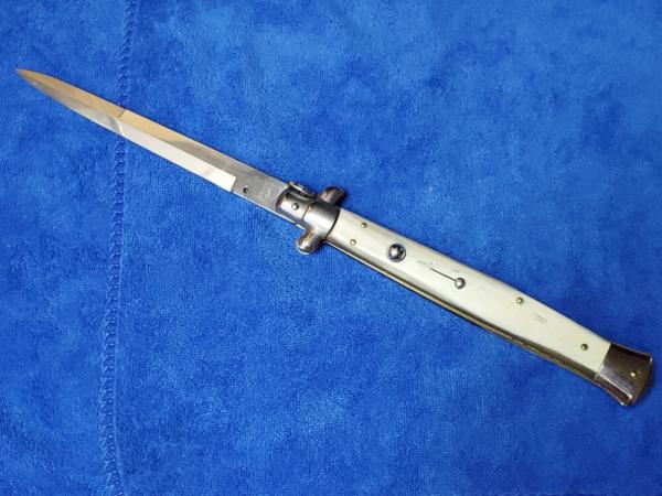 New 13'' Stiletto Blonde/French Tip Horn Bayonet Blade "Waspy Shape" by Renzo Beltrame Maniago Italy New 13'' Stiletto Blonde/French Tip Horn Bayonet Blade "Waspy Shape" by Renzo Beltrame Maniago Italy
