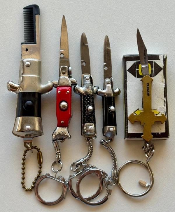 Mini Keychain Switchblade Knife Group, Knives And Comb