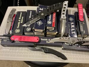 Lot of 16 S&W folding knives 