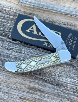CASE XX ** SFO 2005 ANTIQUE BONE RATTLESNAKE MID FOLDING HUNTER