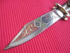 Vintage Spanish Large Size Engraved Shell Puller Leverlock Switchblade Knife                