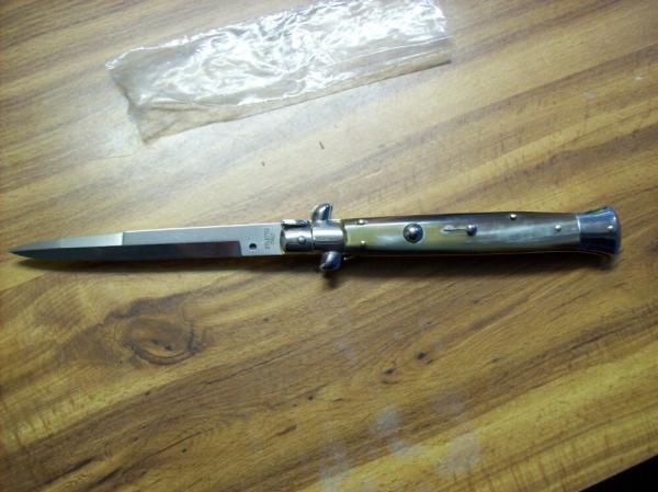 Renzo Beltrame 11 Inch Swivel Bolster Bayo Honey Horn Stiletto Looks UNUSED Beauty! Renzo Beltrame 11 Inch Swivel Bolster Bayo Honey Horn Stiletto Looks UNUSED Beauty!