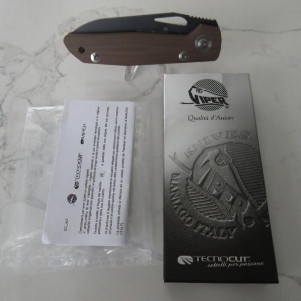 This is the Viper Cutlery Free, has Brown G10 handles and the steel is D2. This is the Viper Cutlery Free, has Brown G10 handles and the steel is D2.
