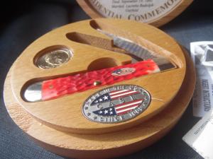CASE XX RED BONE 2011 TRAPPER PRESIDENTIAL SERIES WITH COIN IN DISPLAY ONLY 500 MADE