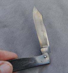 Douk-Douk Gun Metal 3 1/2" Closed Bail Mint Made In France Clip Point Tight Loud Snap Both Ways