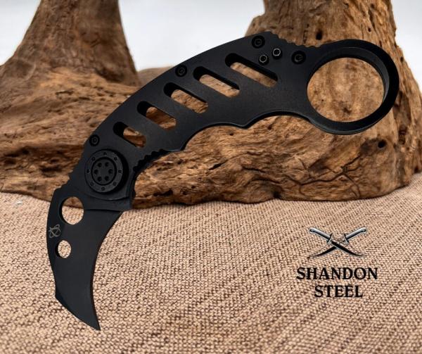 Mantis Midnight Folding Karambit Hemispherical Blade Steel Handles Black (50) Mantis Midnight Folding Karambit Hemispherical Blade Steel Handles Black (50)
