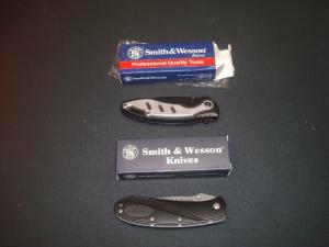 Two Smith and Wesson Knives SW24-7 & CK117SL Folding Knives New in Box