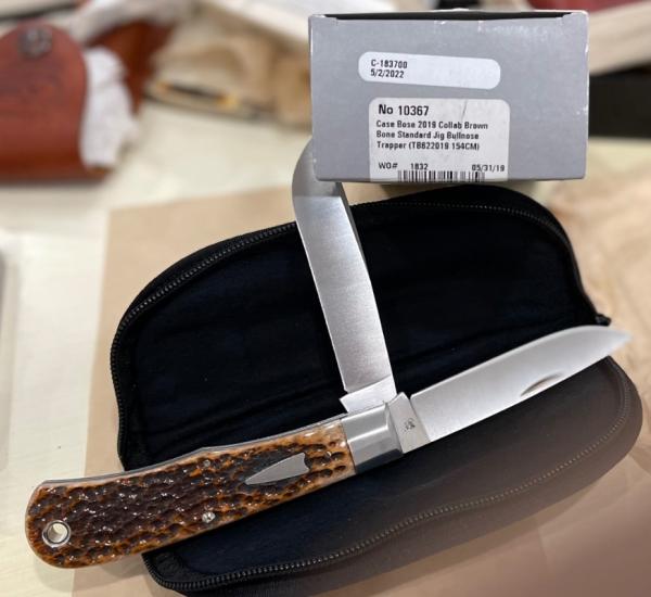 #10367 CASE XX TONY BOSE COLLABORATION 2019 BROWN BULLNOSE TRAPPER KNIVES NEW #10367 CASE XX TONY BOSE COLLABORATION 2019 BROWN BULLNOSE TRAPPER KNIVES NEW