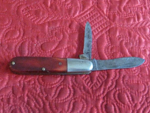 ROBESON 2 blade Barlow with red bone scales Pattern number 521168