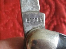 Robeson 3 blade stock knife w/jigged black scales. Pattern no. 633884