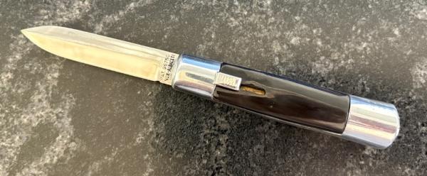 Rare Horn Scale Out The Front (OTF) Switchblade Knife, Spain Rare Horn Scale Out The Front (OTF) Switchblade Knife, Spain