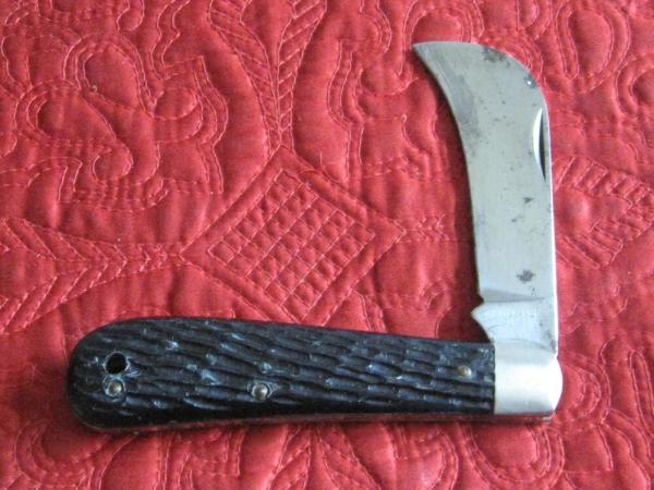 ULSTER "Hawk Bill" 1 blade knife Jigged Black scales.  Pat no. 18S